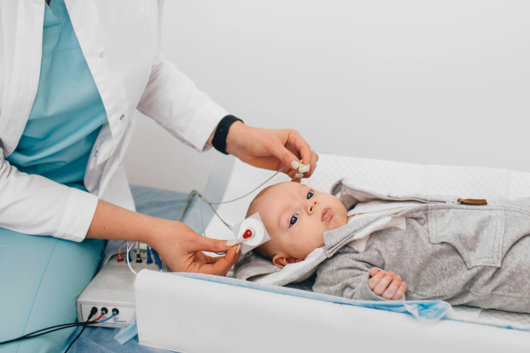Hearing Test baby , Cortical auditory evoked potential analyzer. hearing screening