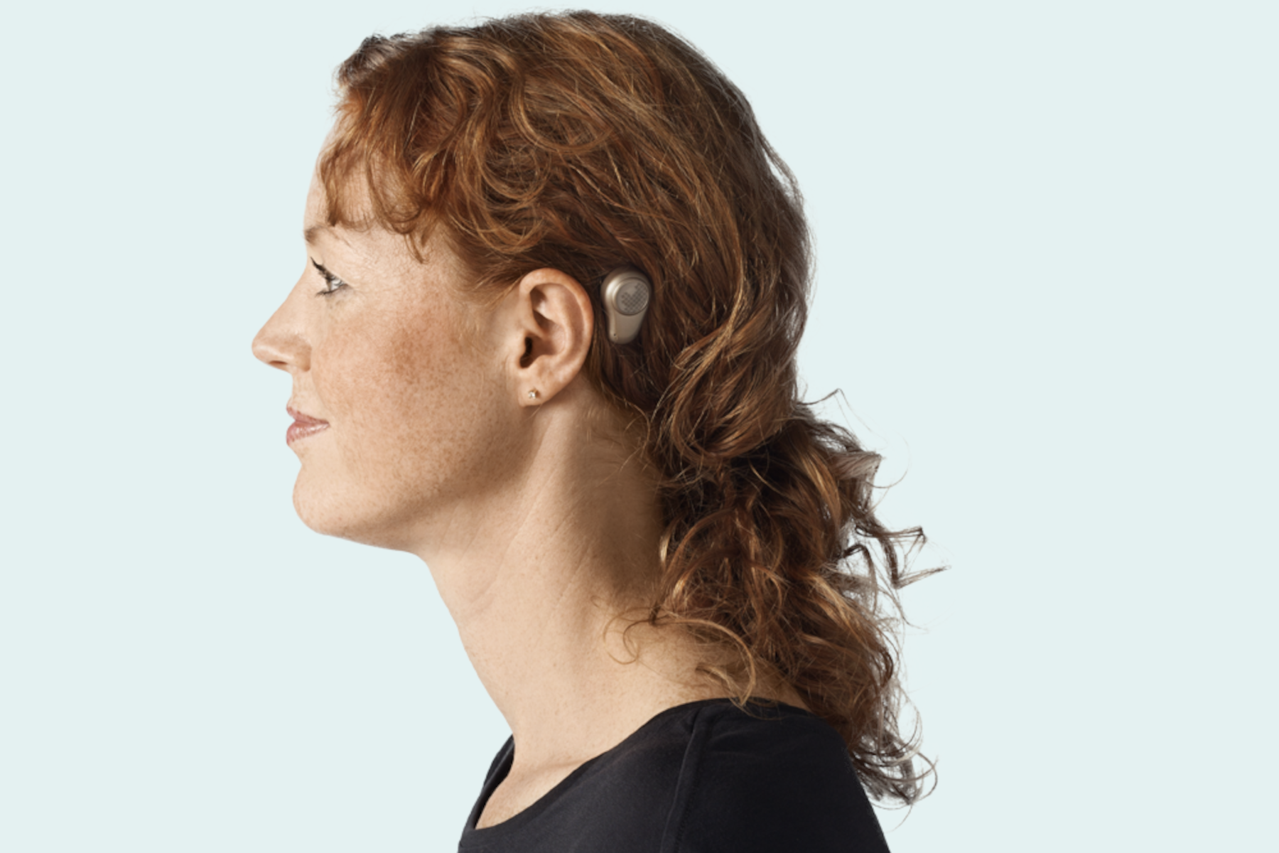 The sound processor from Oticon Medical behind the ear